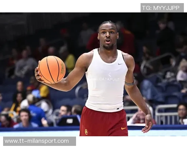 夸梅直言布朗尼在大学表现平平不及部分高中球员的潜力与实力 夸梅直言布朗尼在大学表现平平不及部分高中球员的潜力与实力