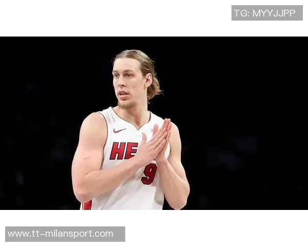 怀特分享与内线球员配合心得逐步磨合中收获乐趣与共同进步 怀特分享与内线球员配合心得逐步磨合中收获乐趣与共同进步