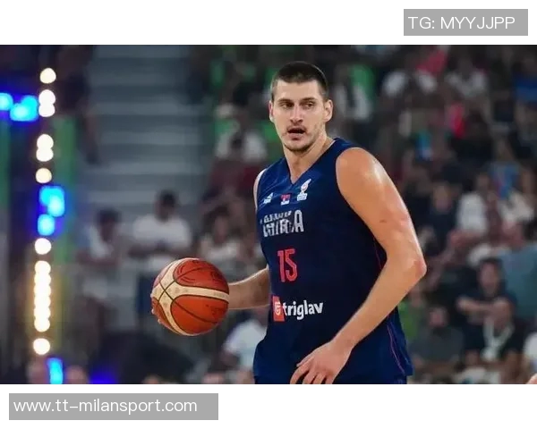 约基奇对抗训练后与裁判深入交流20分钟探讨比赛规则与判罚细节 约基奇对抗训练后与裁判深入交流20分钟探讨比赛规则与判罚细节