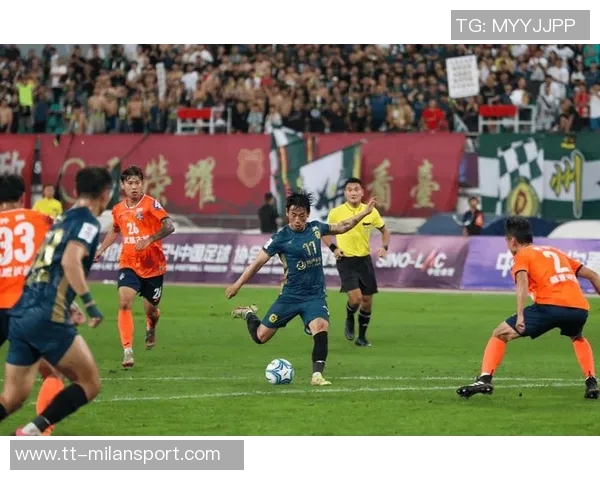 贵州筑城主场因观众投掷水杯被中足联罚款1万元引发热议 贵州筑城主场因观众投掷水杯被中足联罚款1万元引发热议