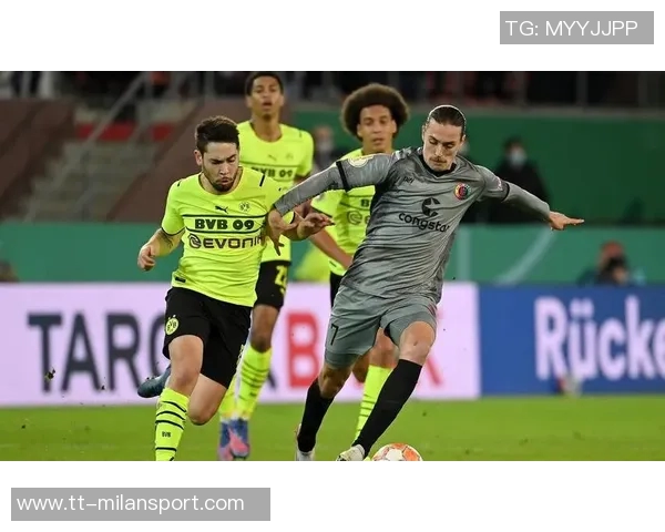 外媒曝光拜仁2627赛季客场球衣设计白色主色调EV队徽重返引发关注