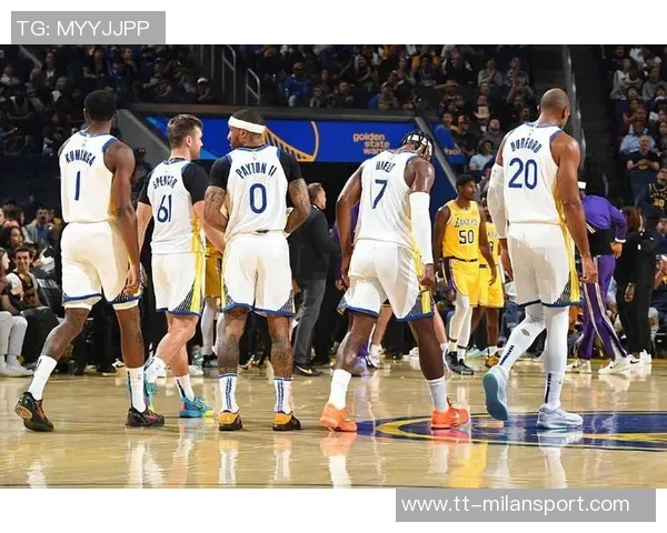 追梦精准传球布朗尼外线助攻库里高弧度三分球如虹命中 追梦精准传球布朗尼外线助攻库里高弧度三分球如虹命中