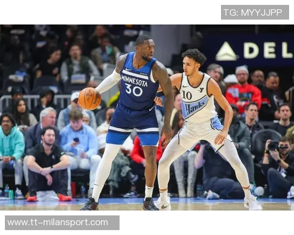 兰德尔上半场表现稳定11投6中贡献14分4篮板1助攻1抢断