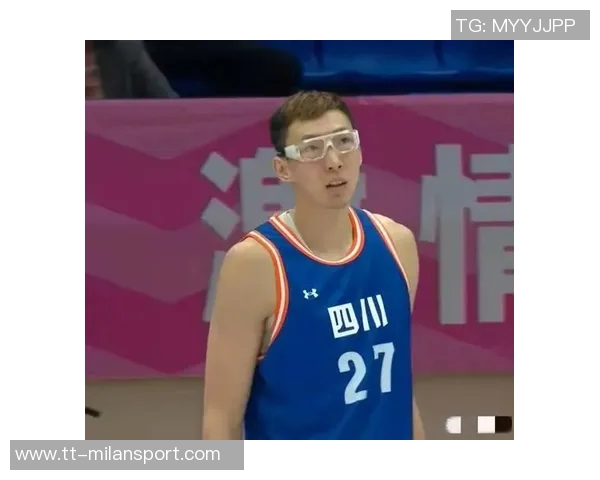 周琦因伤缺席亚洲杯赛场与队友并肩作战全力以赴进行康复训练 周琦因伤缺席亚洲杯赛场与队友并肩作战全力以赴进行康复训练