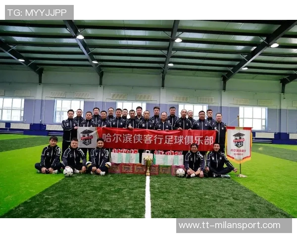 卢指导赞比尔对抗训练表现出色移动能力令人印象深刻 卢指导赞比尔对抗训练表现出色移动能力令人印象深刻